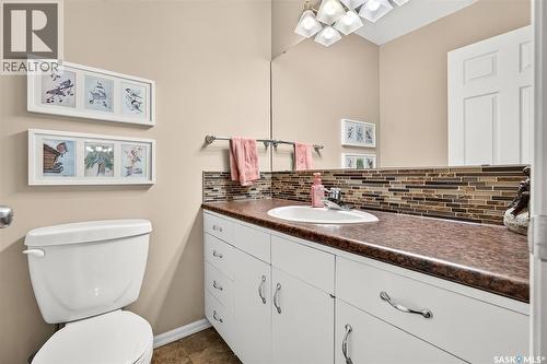 1188 2Nd Avenue Ne, Moose Jaw, SK - Indoor Photo Showing Bathroom