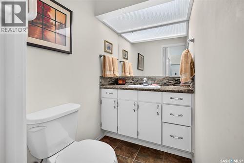 1188 2Nd Avenue Ne, Moose Jaw, SK - Indoor Photo Showing Bathroom