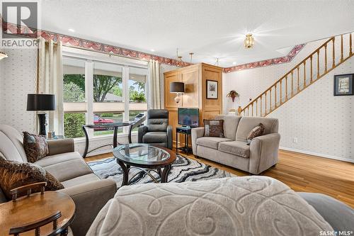 1188 2Nd Avenue Ne, Moose Jaw, SK - Indoor Photo Showing Living Room