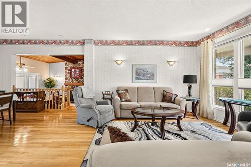 1188 2Nd Avenue Ne, Moose Jaw, SK - Indoor Photo Showing Living Room
