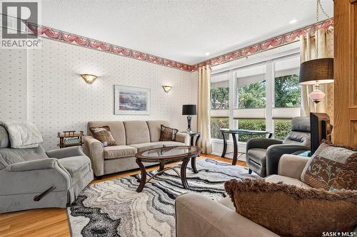 1188 2Nd Avenue Ne, Moose Jaw, SK - Indoor Photo Showing Living Room
