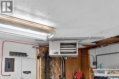 1188 2Nd Avenue Ne, Moose Jaw, SK - Indoor Photo Showing Garage
