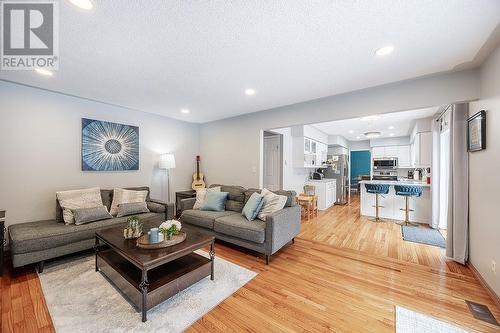27 Plummer Ct, Sault Ste. Marie, ON - Indoor Photo Showing Living Room