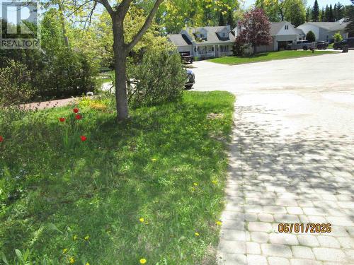 27 Plummer Ct, Sault Ste. Marie, ON - Outdoor