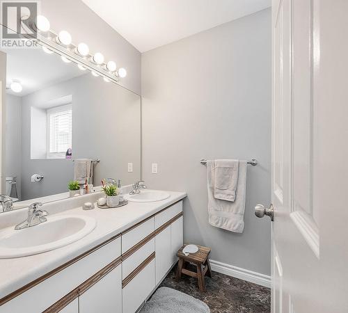 27 Plummer Ct, Sault Ste. Marie, ON - Indoor Photo Showing Bathroom