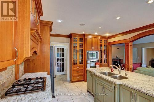 581 Plane Tree Drive, London North (North R), ON - Indoor Photo Showing Kitchen With Double Sink