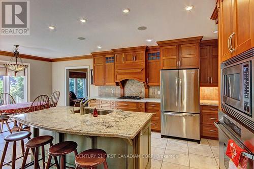581 Plane Tree Drive, London North (North R), ON - Indoor Photo Showing Kitchen