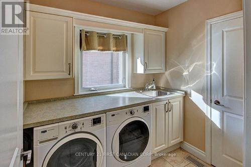 581 Plane Tree Drive, London North (North R), ON - Indoor Photo Showing Laundry Room