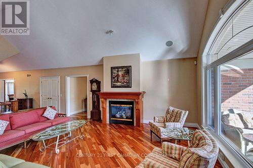 581 Plane Tree Drive, London North (North R), ON - Indoor Photo Showing Living Room With Fireplace