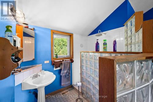 4984 Dunrobin Road, Ottawa, ON - Indoor Photo Showing Bathroom