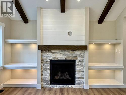 5343 Annaham Crescent, 108 Mile Ranch, BC - Indoor Photo Showing Living Room With Fireplace
