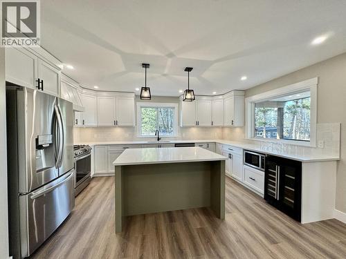 5343 Annaham Crescent, 108 Mile Ranch, BC - Indoor Photo Showing Kitchen With Upgraded Kitchen