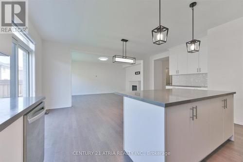 134 Fallharvest Way, Whitchurch-Stouffville, ON - Indoor Photo Showing Kitchen