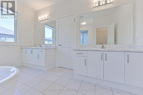 134 Fallharvest Way, Whitchurch-Stouffville, ON - Indoor Photo Showing Bathroom