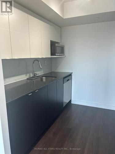 1004 - 160 Flemington Road, Toronto, ON - Indoor Photo Showing Kitchen