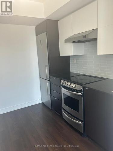 1004 - 160 Flemington Road, Toronto, ON - Indoor Photo Showing Kitchen With Stainless Steel Kitchen