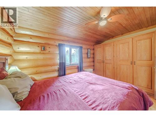 5031 Gloinnzun Drive, 108 Mile Ranch, BC - Indoor Photo Showing Bedroom