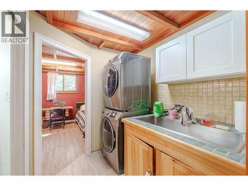5031 Gloinnzun Drive, 108 Mile Ranch, BC - Indoor Photo Showing Laundry Room