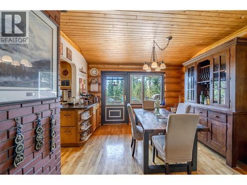 5031 Gloinnzun Drive, 108 Mile Ranch, BC - Indoor Photo Showing Dining Room
