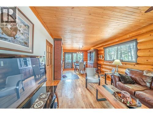 5031 Gloinnzun Drive, 108 Mile Ranch, BC - Indoor
