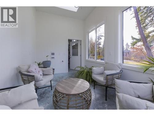 *virtually staged* - 3153 Hall Road, Kelowna, BC - Indoor Photo Showing Living Room