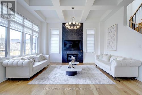 96 Bond Crescent, Richmond Hill, ON - Indoor Photo Showing Living Room