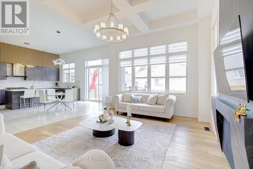 96 Bond Crescent, Richmond Hill, ON - Indoor Photo Showing Living Room