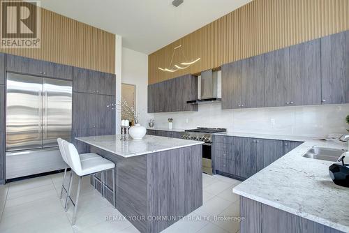 96 Bond Crescent, Richmond Hill, ON - Indoor Photo Showing Kitchen With Upgraded Kitchen