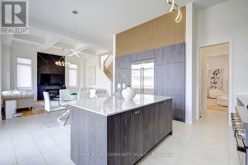 96 Bond Crescent, Richmond Hill, ON - Indoor Photo Showing Kitchen With Upgraded Kitchen