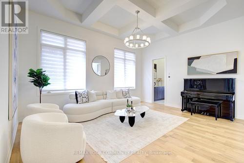 96 Bond Crescent, Richmond Hill, ON - Indoor Photo Showing Living Room