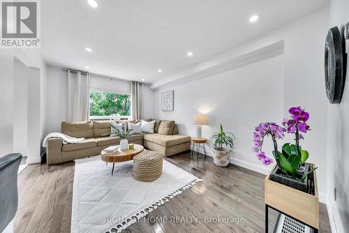 77 Milson Crescent, Guelph, ON - Indoor Photo Showing Living Room