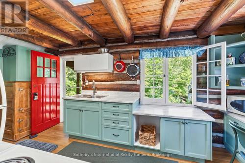 1 Island 29Kl Kahshe Lake - Cooee Island, Gravenhurst (Morrison), ON - Indoor