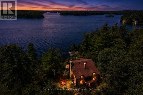1 Island 29Kl Kahshe Lake - Cooee Island, Gravenhurst (Morrison), ON - Outdoor With Body Of Water With View