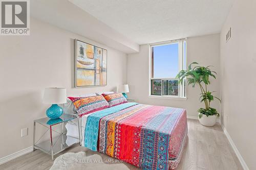 605 - 135 Hillcrest Avenue, Mississauga, ON - Indoor Photo Showing Bedroom