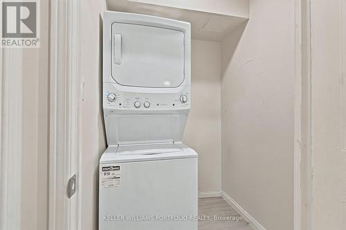 605 - 135 Hillcrest Avenue, Mississauga, ON - Indoor Photo Showing Laundry Room