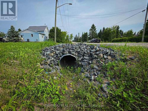 New Gutter - 62 Edward Street, Iroquois Falls (Porquis Junction), ON 