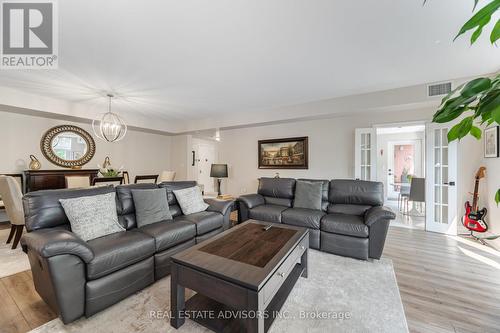 313 - 53 Woodbridge Avenue, Vaughan, ON - Indoor Photo Showing Living Room