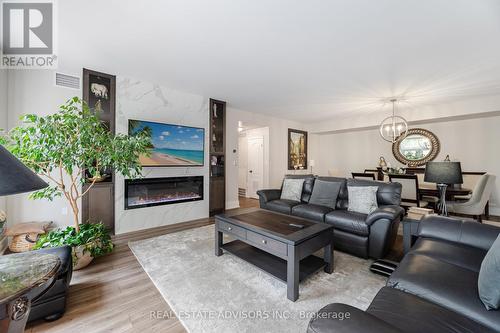 313 - 53 Woodbridge Avenue, Vaughan, ON - Indoor Photo Showing Living Room