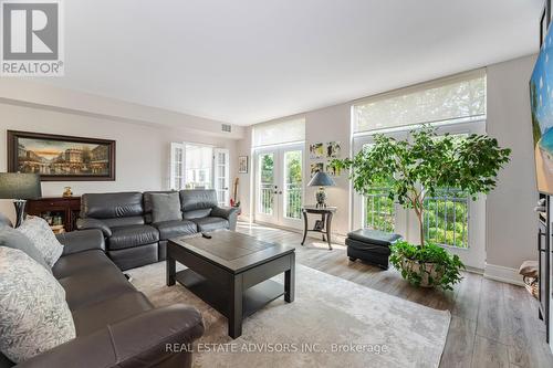 313 - 53 Woodbridge Avenue, Vaughan, ON - Indoor Photo Showing Living Room