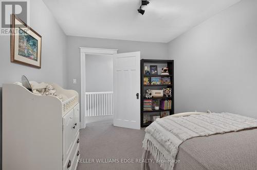 147 Melrose Avenue N, Hamilton, ON - Indoor Photo Showing Bedroom