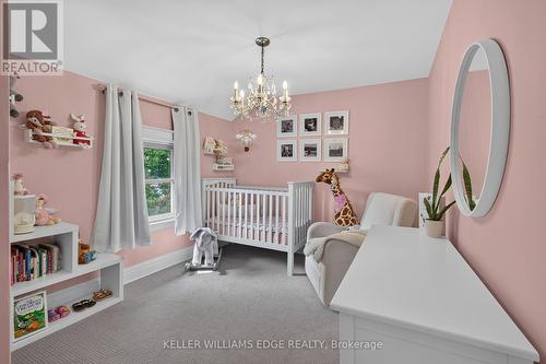 147 Melrose Avenue N, Hamilton, ON - Indoor Photo Showing Bedroom
