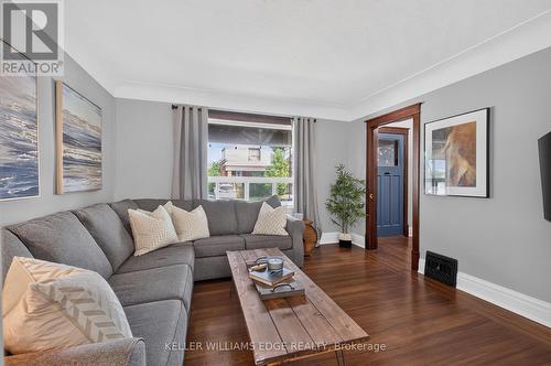 147 Melrose Avenue N, Hamilton, ON - Indoor Photo Showing Living Room