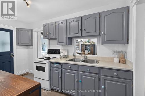 147 Melrose Avenue N, Hamilton, ON - Indoor Photo Showing Kitchen With Double Sink