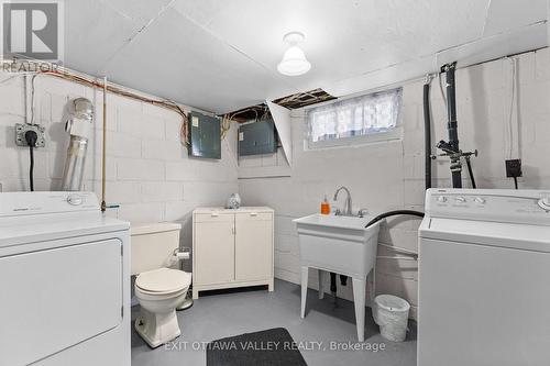 500 Dominion Street, Renfrew, ON - Indoor Photo Showing Laundry Room