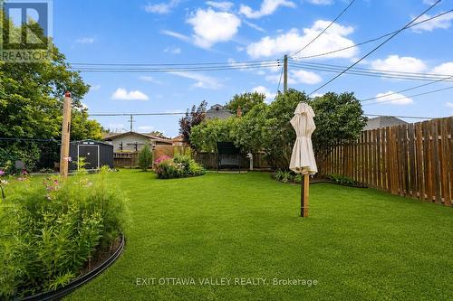 500 Dominion Street, Renfrew, ON - Outdoor