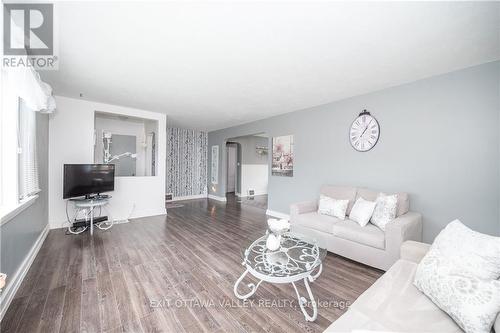 Imported from oreb - 500 Dominion Street, Renfrew, ON - Indoor Photo Showing Living Room