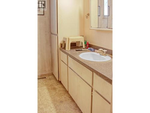 8245 Bridge Lake North Road, Bridge Lake, BC - Indoor Photo Showing Bathroom