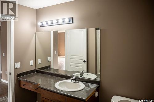 8 5004 James Hill Road, Regina, SK - Indoor Photo Showing Bathroom