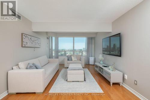 3239 - 68 Corporate Drive, Toronto, ON - Indoor Photo Showing Living Room