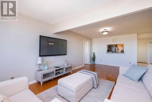 3239 - 68 Corporate Drive, Toronto, ON - Indoor Photo Showing Living Room
